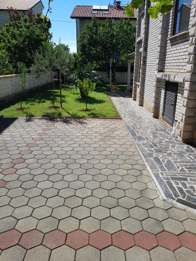 Hana Umag Buitenkant foto