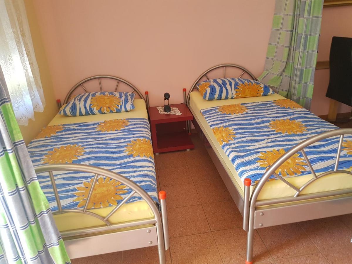 Hana Umag Buitenkant foto